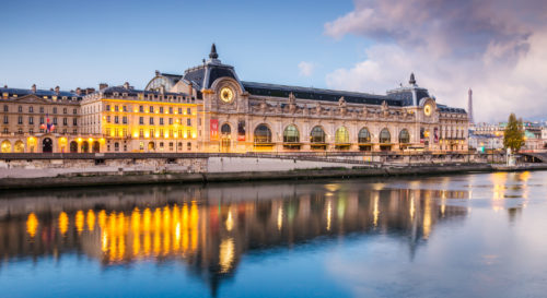 Paris : une jeune femme ne peut entrer au Musée d'Orsay à cause de son décolleté