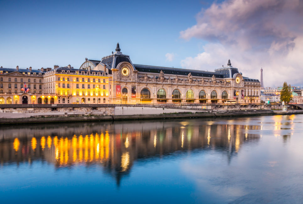 Paris : une jeune femme ne peut entrer au Musée d'Orsay à cause de son décolleté